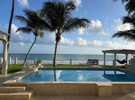 Beachfront Luxury Bungalow Private Premium Pool，位于Fortuna的酒店