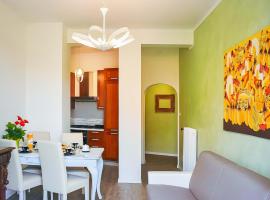 Red & Blu Apartments，位于代森扎诺-德尔加达的别墅