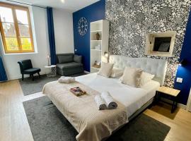 Hotel LA PLACE，位于圣阿芒蒙特龙的酒店