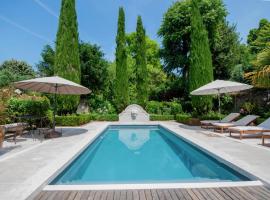 Villa Portel Élégante jardin & piscine chauffée，位于旺多姆的酒店