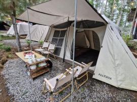 Pakis Camping Cikole，位于Tangkubanperahu的酒店