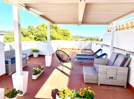 TheHavenEscape Penthouse Pool & Sea View near Barcelona，位于科马鲁加的酒店