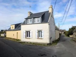 White house between land and sea St Pol de Léon