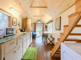 Birdhouse country living close to everything，位于尤金的酒店