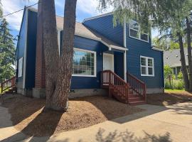 Spacious 3-Bedroom Near Campus，位于尤金的酒店
