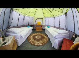 3 GLAMPING TENTs，位于格拉斯顿伯里的豪华帐篷