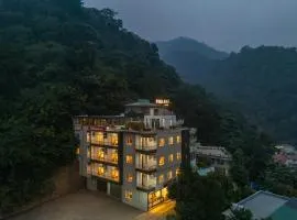 Perfectstayz Premium Pinaaki Rooftop cafe with Ganges view