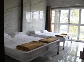 Shri Datta Bhavan, Yatri Niwas，位于Kurandvād的酒店