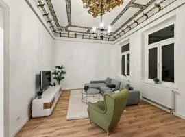 Denkmal-Apartment zentral in Krefeld mit hohen Decken