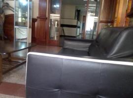Tibbs Guest House, Entebbe，位于Katabi的酒店