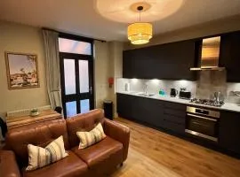 Beach Retreat, Stylish 1-Bed in Canford Cliffs