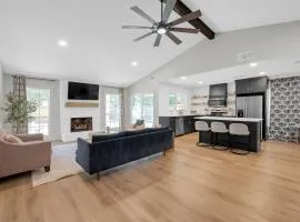 Stylish Woodlands Retreat Near Waterway & Pavilion