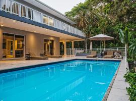 Eden Rock Luxury Villas, Pennington，位于彭宁顿的酒店