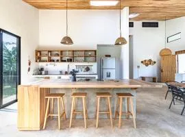 Private rainforest villa up to 8 guests w jacuzzi near Rio Celeste