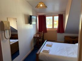 Hotel Couleurs Sud Centre-ville Gare Charleville-Mézières，位于沙勒维尔-梅济耶尔的酒店