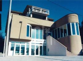 Hotel Avanti，位于泽尼察的酒店