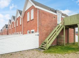 4 person holiday home in R&oslash;m&oslash;-By Traum，位于森讷比的带泳池的酒店