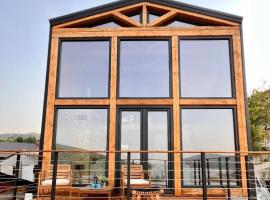 Mountain Log Cabin，位于马夫罗沃的酒店