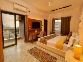 Hotel Aura - A Luxury Hotel & Resort, Haridwar，位于哈里瓦的酒店