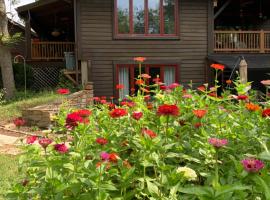 Creekside Country Estate，位于Drexel的山林小屋