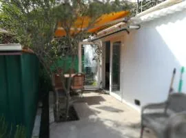 Bett 2 im Männer 4-Bettzimmer NUR Männer ONLY men SOLO hombres