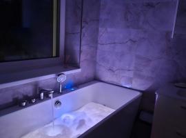 Sõbra SPA Villa Haapsalu lähistel kaunis looduses，位于Nõmme的酒店