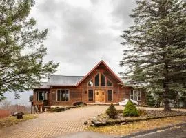 Alpine View Lodge - Cozy Private Chalet in Mont-Tremblant