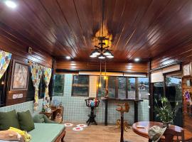 โฮมสเตย์ริมน้ำน่าน บ้านอิ๊กขะหลิ๊ก，位于南府的酒店