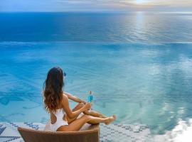 Apec Beach Hotel Ph&uacute; Y&ecirc;n，位于Phước Hậu的带泳池的酒店