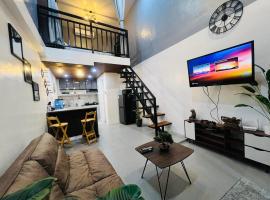 Homey Hideout- Athena and Noah Units，位于Magalang的酒店