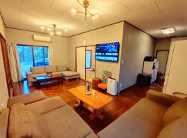 ビーチ コンビニ 温泉徒歩4分以内 BBQ無料 12人OK 5LDK戸建貸切宿 White sun villa，位于白子的乡村别墅