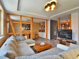 Alter Balken-Neuer Glanz - Ferienhaus Luna im Herzen Suhl Heinrichs，位于苏尔的酒店