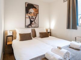 Newly refreshed Family-Stay for 7 by the Lake，位于Ewijk的酒店