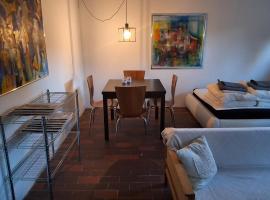 Lille bolig med egen indgang，位于霍尔特的酒店