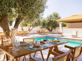 Eneos Boutique Residences - Koroni Poolside & Garden Retreats，位于科罗尼的酒店