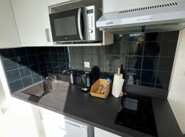 Bright luxury apartment 26，位于Hirson的酒店