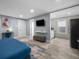 Modern Studio Retreat with Workspace in Houston