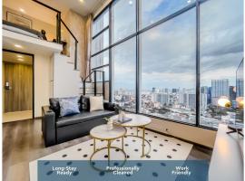 Duplex near BTS l Rooftop Pool l Skyline l Sontana，位于Sathani Bang Khen的酒店