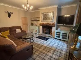 Two bedroomed Cosy cottage close to Wakefield and motorway networks Ideal for long stays and contractors