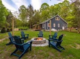 Hare & Hollow with Hot Tub & Fenced Yard