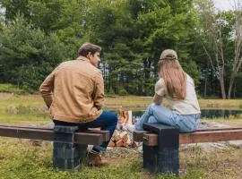 Mural Art Cabin With Pond And Hot Tub