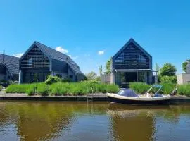 Water Villa in Balk by Frisian Lakes
