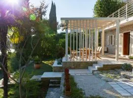 Secret Garden Barada Beach Apartment