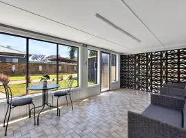 Cessnock Country Comfort Your Gateway to Vineyards Views and Valley Charm