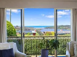 Coastal Getaway-3BR, 2BA with Stunning Sea Views