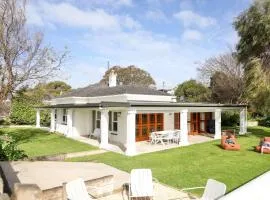 'Lower Frome' Colonial Charm in the heart of Robe