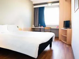 罗兹中心宜必思酒店