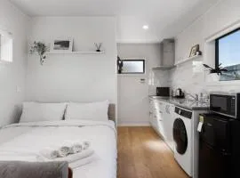 Studio Unit 5 Mins Walk to CBD