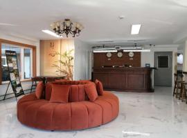 高山套房酒店，位于雷夫尔斯托克的酒店