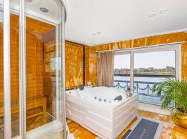 Sonesta St George Nile Cruise - Aswan to Luxor 3 Nights from Friday to Monday，位于阿斯旺的酒店